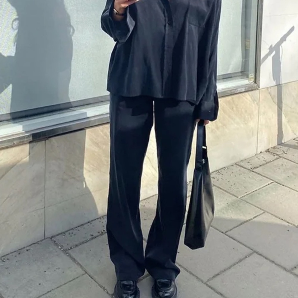 Djerf Avenue On the Go Pants in Ash 🖤